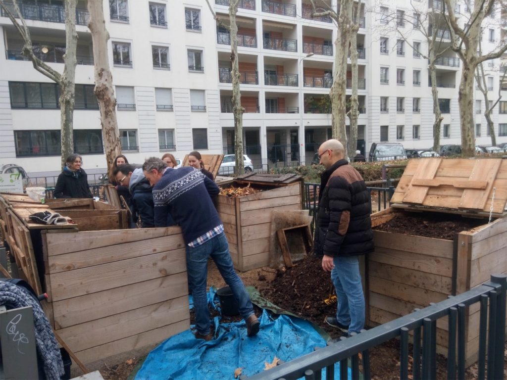 Retournement au composteur Bir Hakeim avec les usagers du site.
