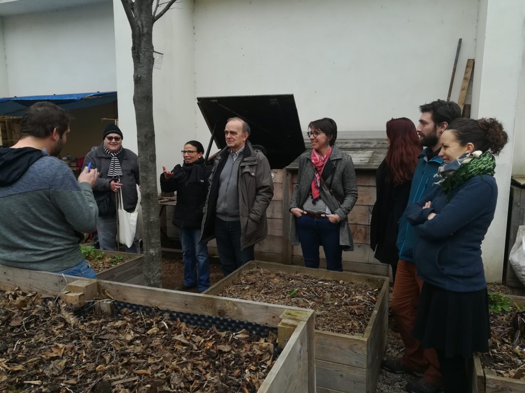 Les jardiniers mobilisés sur la parcelle du Composteur Voltaire.
